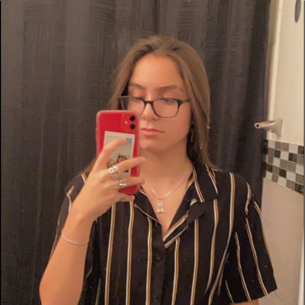 Meet your Posher, Valeria